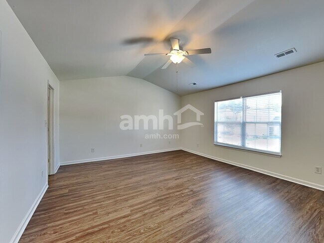 Building Photo - 1749 E Ridge Heights Dr