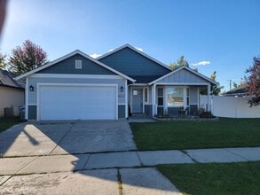 Building Photo - COMING SOON !!! 3 Bed 2 Bath 1500 Sq/Ft home just 10 minutes west of Spokane
