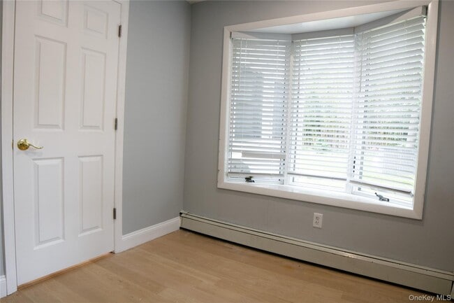 Building Photo - 617 Smithtown Ave
