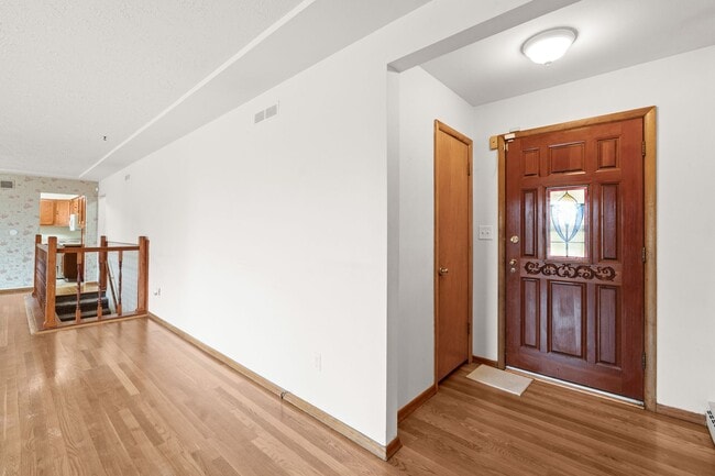 Building Photo - 5 Bed 2 Bath Spacious 3200 sq/ft Lower South Hill brick rancher property