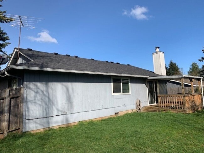 Building Photo - 3Bd/2Ba Single Story Home - Available to View!