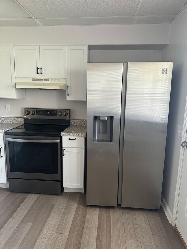 Building Photo - 453 Mooreland Ave