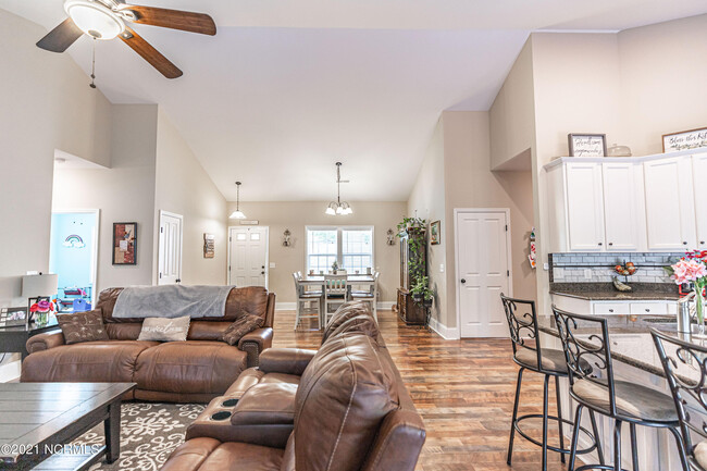 Building Photo - 55 Bridle Path Cir