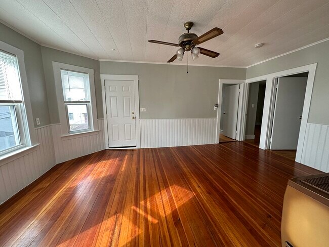 Building Photo - 47 Davis St