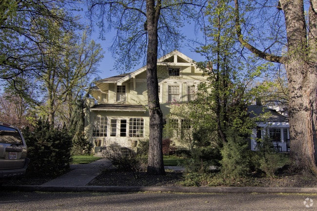 Building Photo - Welch House Apartments