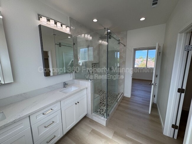 Building Photo - 6168 Briercrest Ave