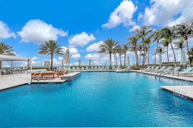 Building Photo - 16051 Collins Ave