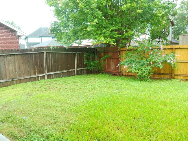 Building Photo - 6413 Marans St