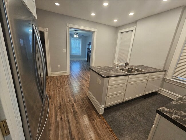 Building Photo - 1830 Russell Blvd