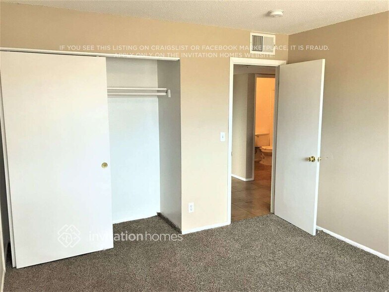 Building Photo - 3409 W Poinsettia Dr