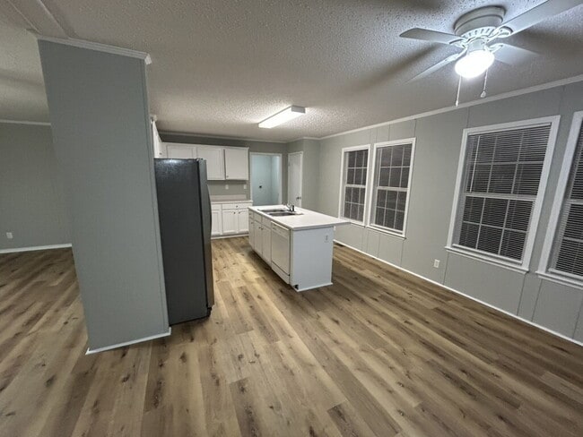 Building Photo - "Spacious 3-Bed, 2-Bath Home on Whiteaker Springs Rd, Cookeville!"