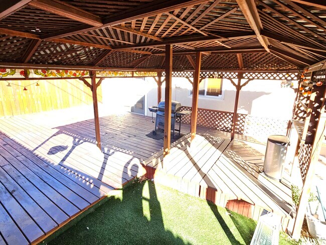 Gazebo - 10912 Woodland Ave NE