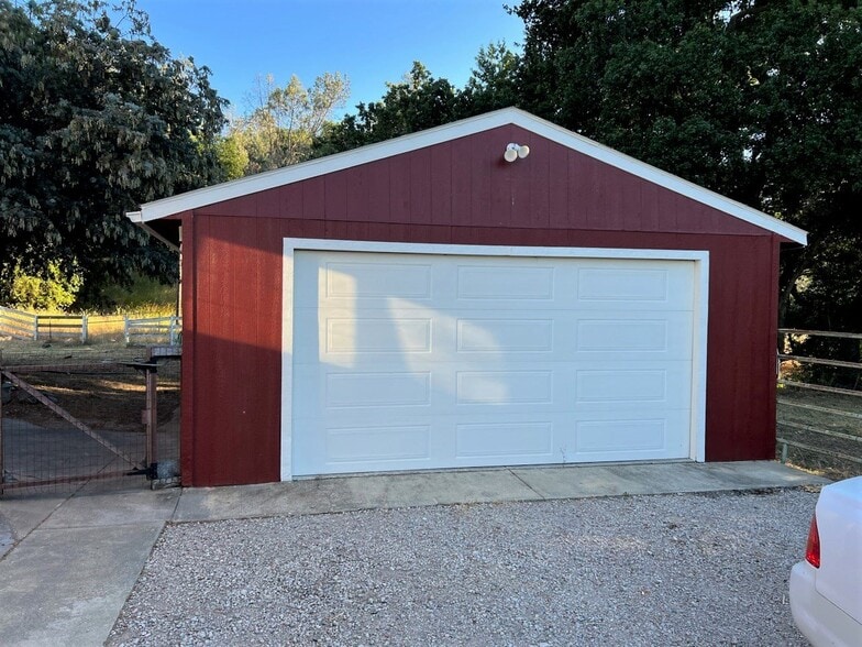 Building Photo - 5770 Croy Rd