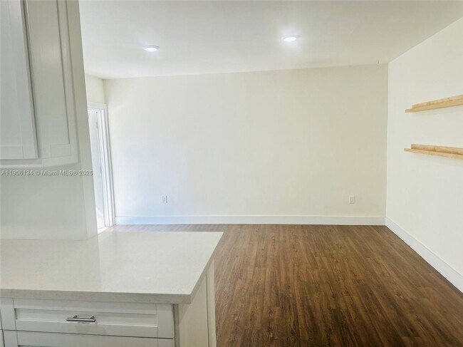 Building Photo - 95 Edgewater Dr