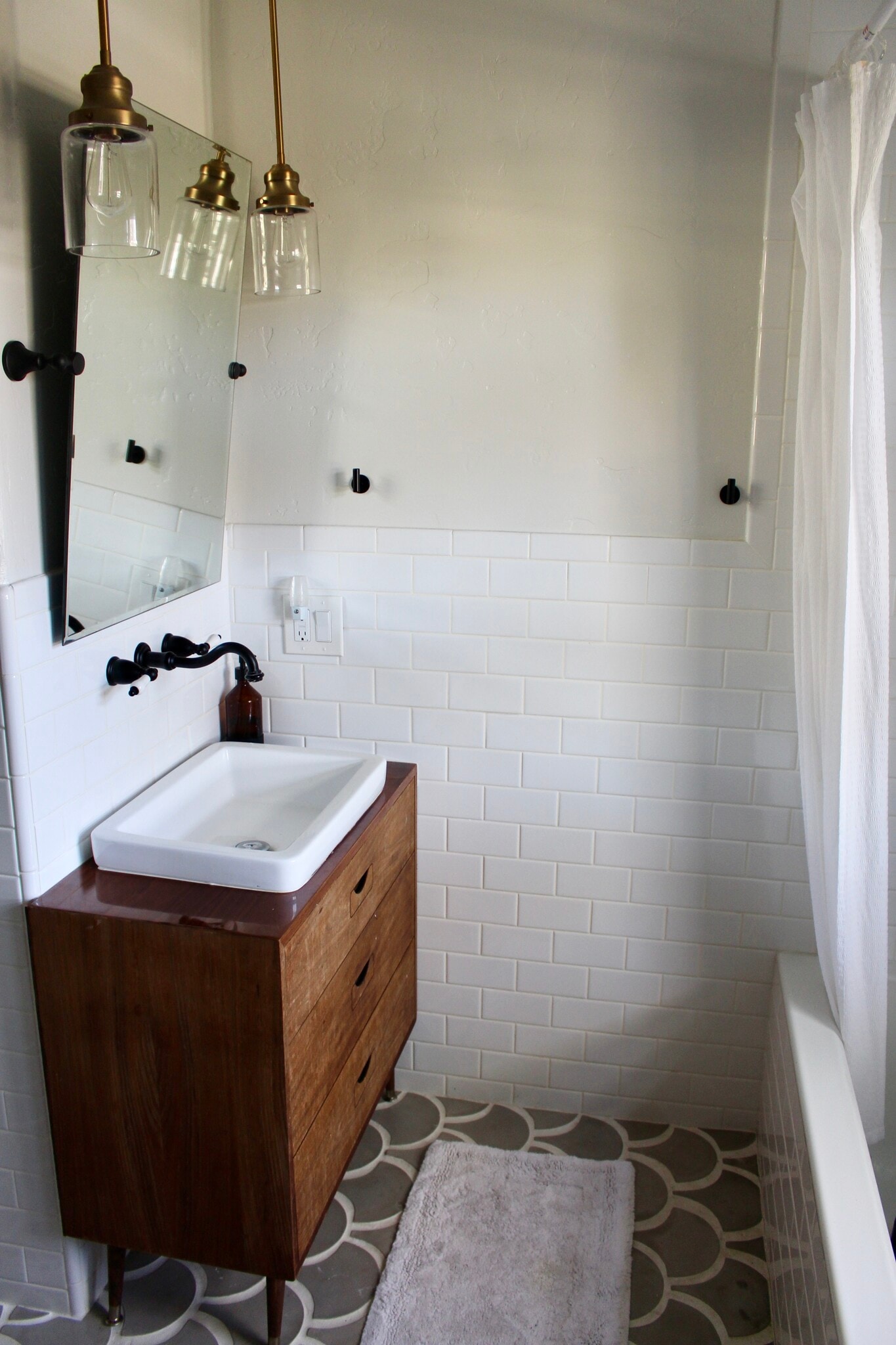 Dual sinks in second full bathroom - 3545 Bear Dr