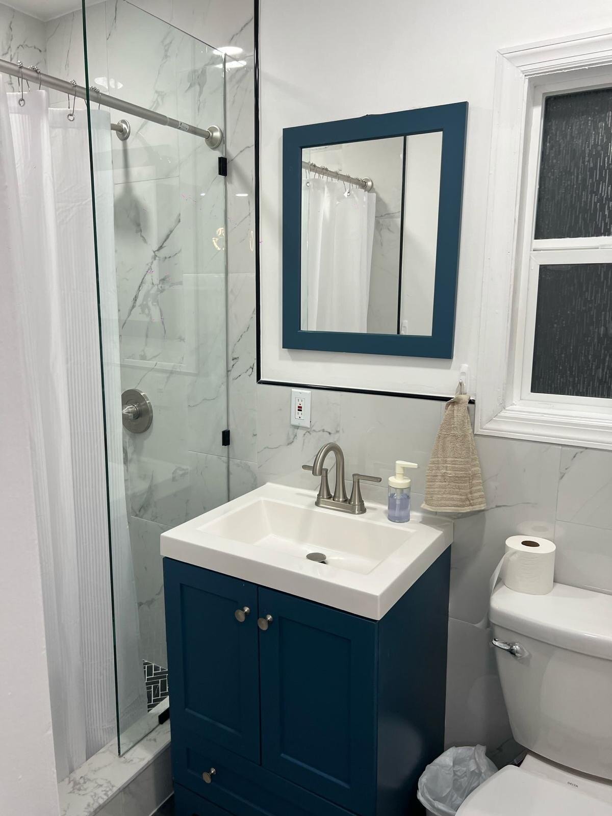 Building Photo - 8 S Farview Ave