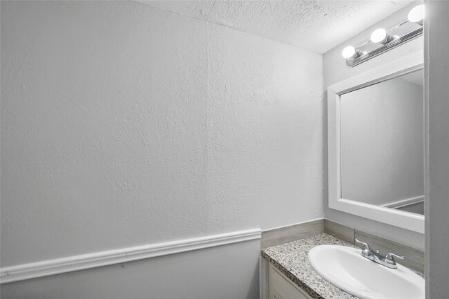 Building Photo - 2251 Middle Creek Dr