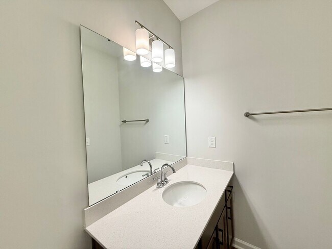 Building Photo - Stunning New 5BD, 5BA Garner Home with Lux...