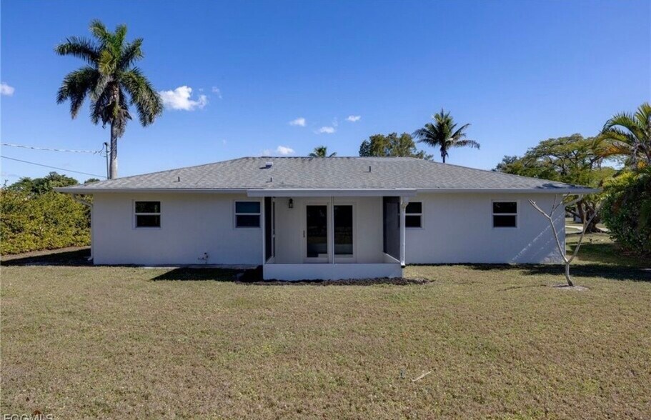 Building Photo - 7171 Drake Dr