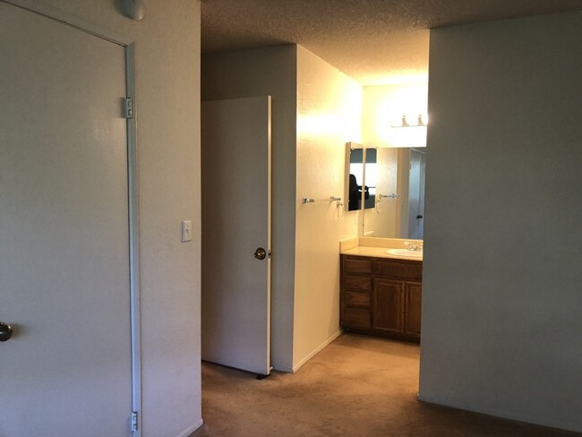 Building Photo - 5005 Collwood Way