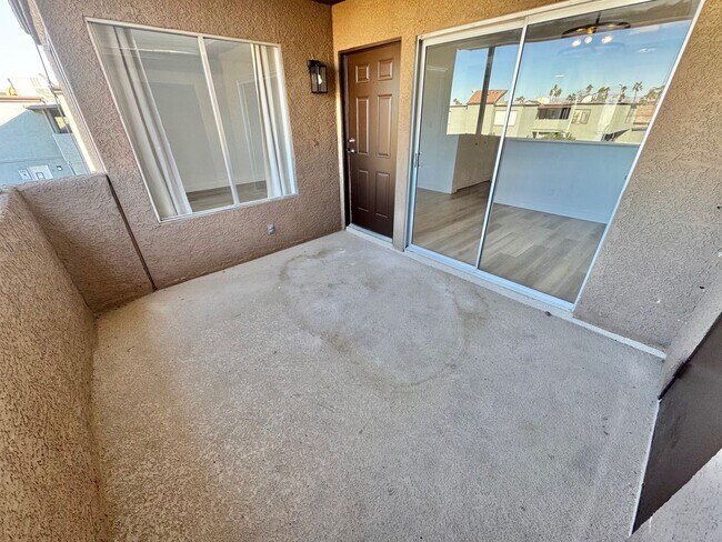 Building Photo - BRIGHT 2-BEDROOM CONDO NEAR STRIP & UNLV W/ PRIVATE BALCONY