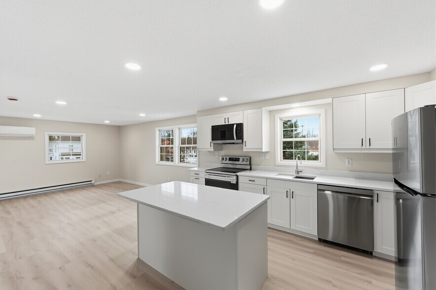 Building Photo - 12605 Main St