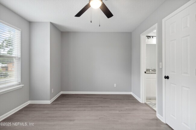 Building Photo - 3229 Lenox Ave