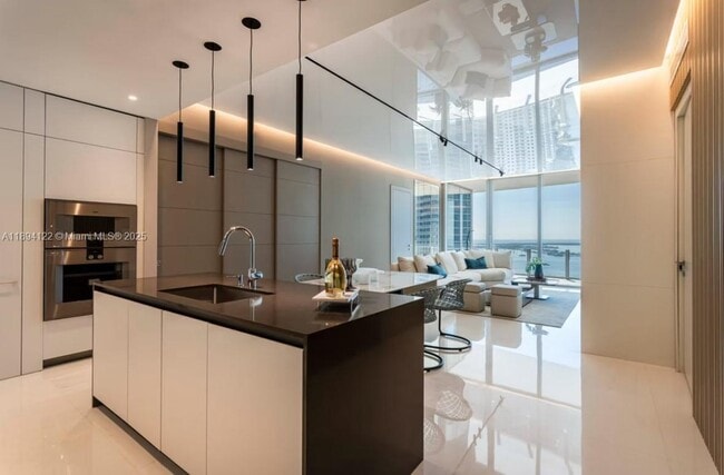 Building Photo - 300 Biscayne Blvd Way