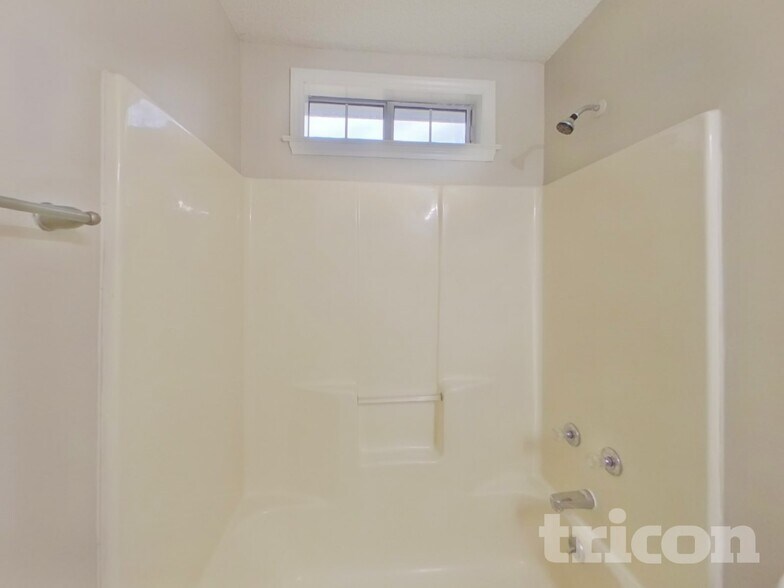 Building Photo - 217 Clear Springs Ct