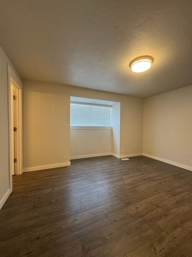 Building Photo - Spacious 4 Bed, 3 Bath House for Rent