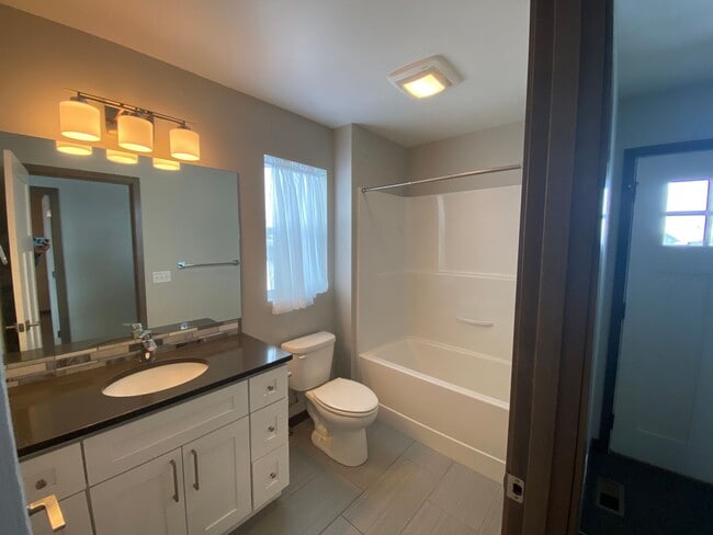 Building Photo - 1078 Oak Park Dr