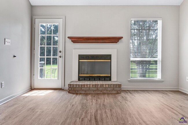 Building Photo - 106 N Hiley Ct