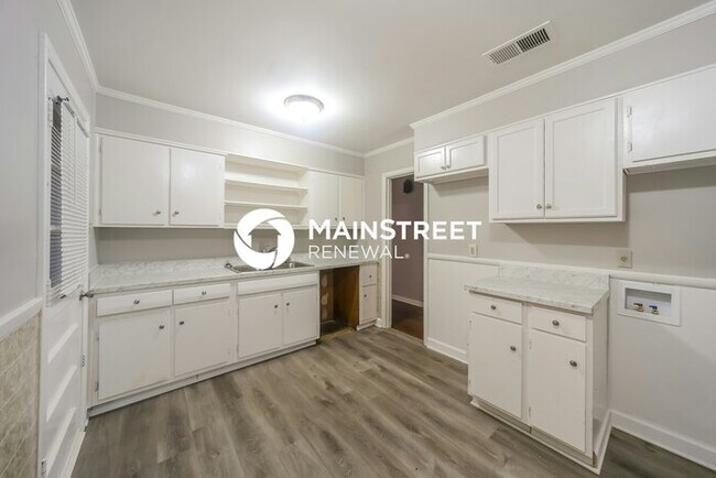 Building Photo - 3 Bedroom Pet-Friendly Home in Memphis, TN with Main Street Renewal