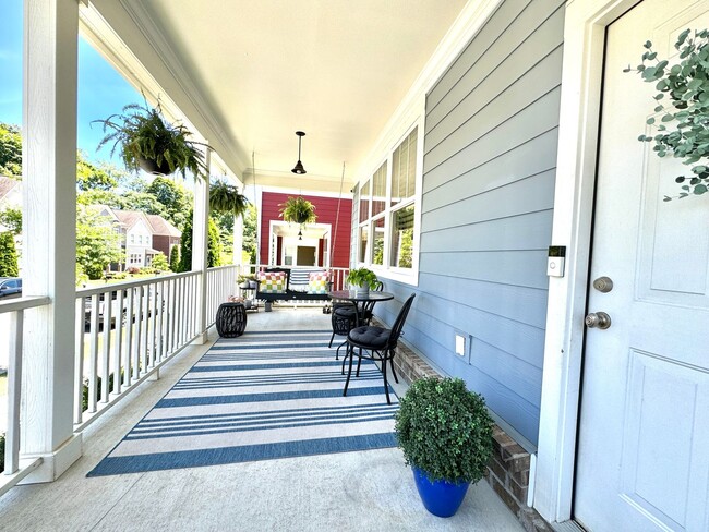 Building Photo - 3 Bedroom, 2.5 Bath Home w/ Fenced Yard and 2 Car Garage