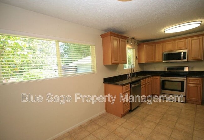 Building Photo - 131 Leslie Ln
