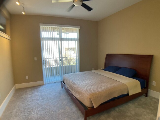 Building Photo - Upscale Condo in Popular Davis Park!