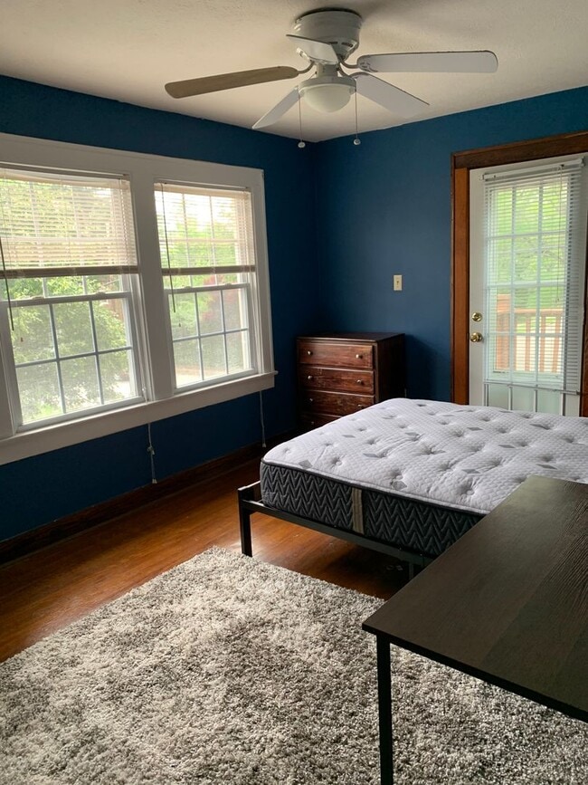 Building Photo - Beautiful, Historical 3 Bedroom House - Available August 2026!