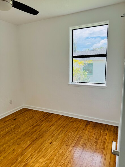 Building Photo - 202 Bosarvey Dr