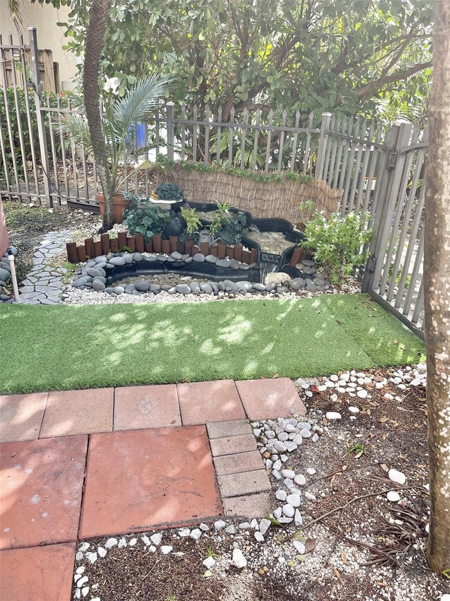 Building Photo - 3213 NE 5th St