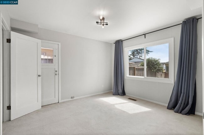 Building Photo - 2853 Alida St