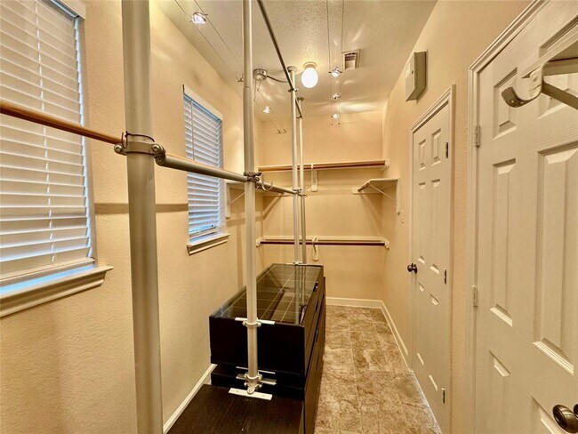 Building Photo - 1818 Maidenhair Ln