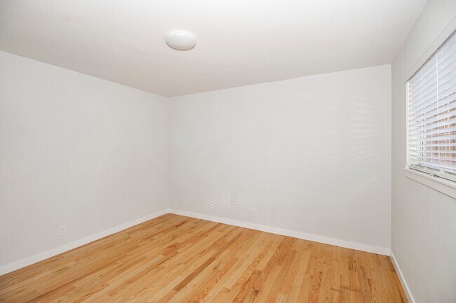 Building Photo - 1855 10th Ave