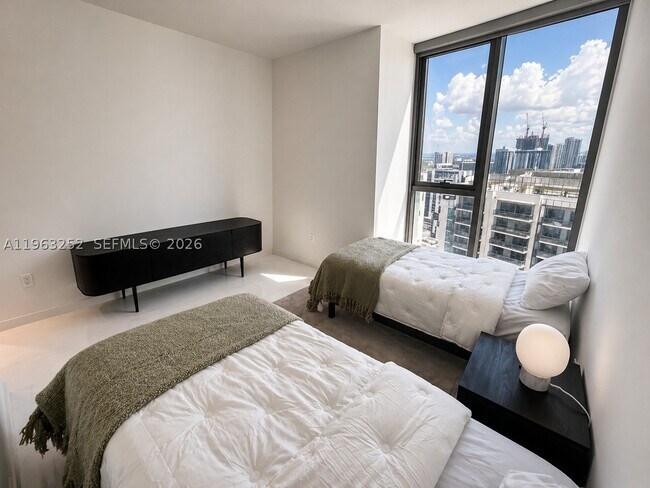 Building Photo - 300 Biscayne Blvd