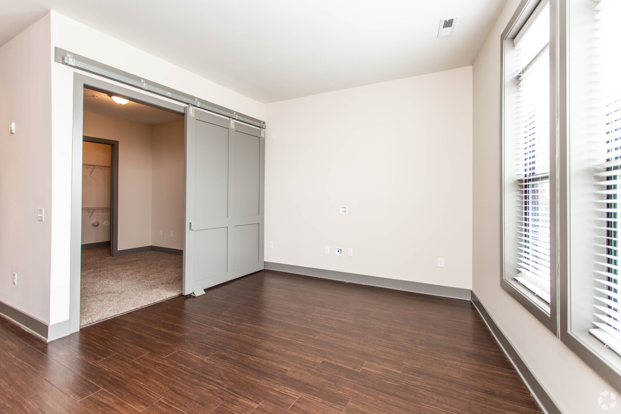 1BR, 1BA - 709 SF - Fireproof