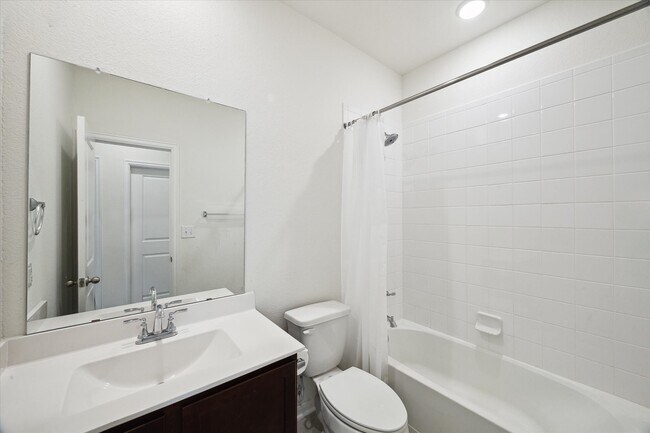 Building Photo - 2602 Ocean Key Dr
