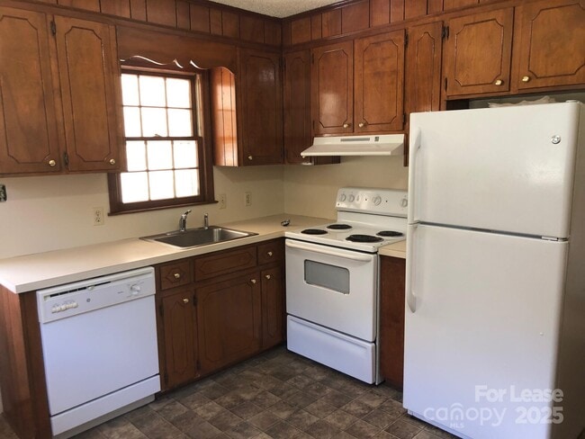 Building Photo - 829 Edgecombe Ln