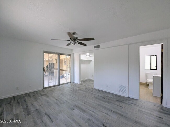 Building Photo - 2443 E Earll Dr