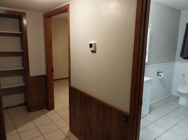 Building Photo - 608 Mayflower Ln