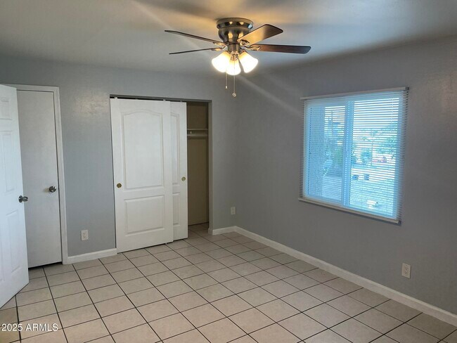 Building Photo - 602 E Townley Ave