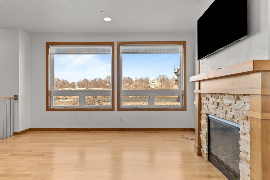 Building Photo - 1141 E Banta Ct